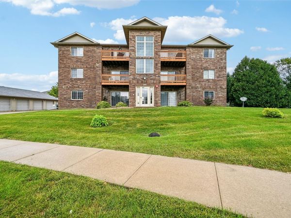 600 Colton Circle NE, Unit 5, Cedar Rapids, IA 52402