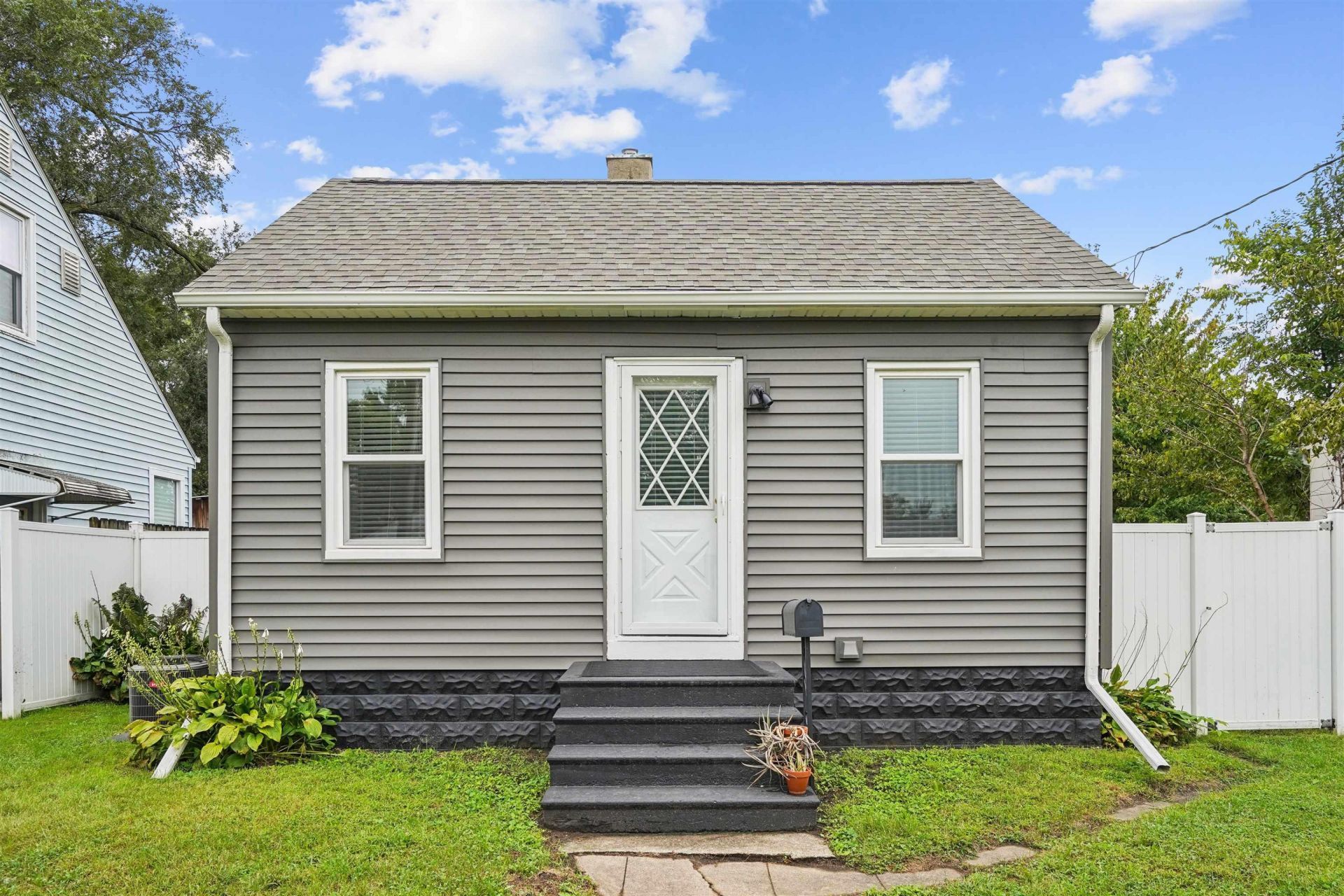 333 Idaho Street, Waterloo, IA 50703 Main Photo