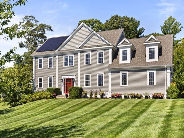 560 Shining Rock Dr, Northbridge, MA 01534