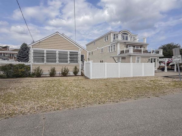 14 Lawrence Street, Seabrook, NH 03874