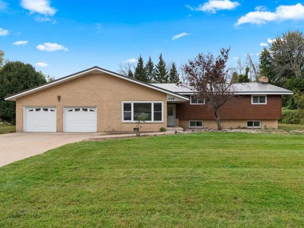 1529 LAKEVIEW DRIVE, Green Bay, WI 54313