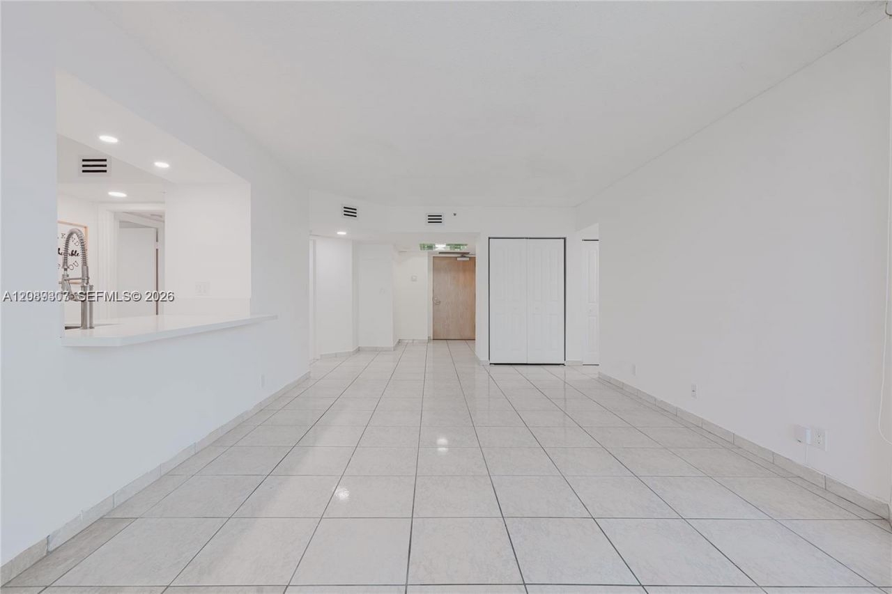 16485 Collins Ave , Unit 338, Sunny Isles Beach, FL 33160 Photo