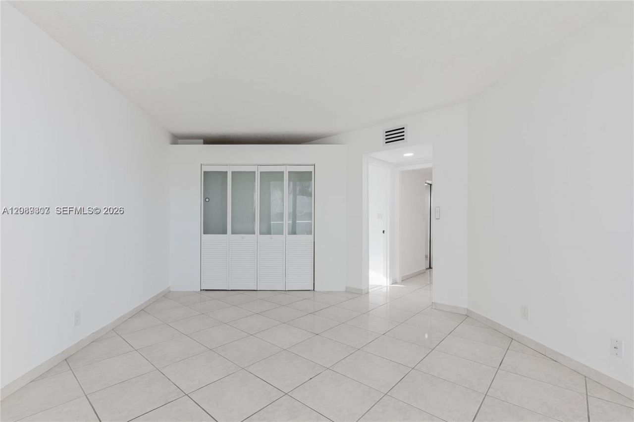 16485 Collins Ave , Unit 338, Sunny Isles Beach, FL 33160 Photo