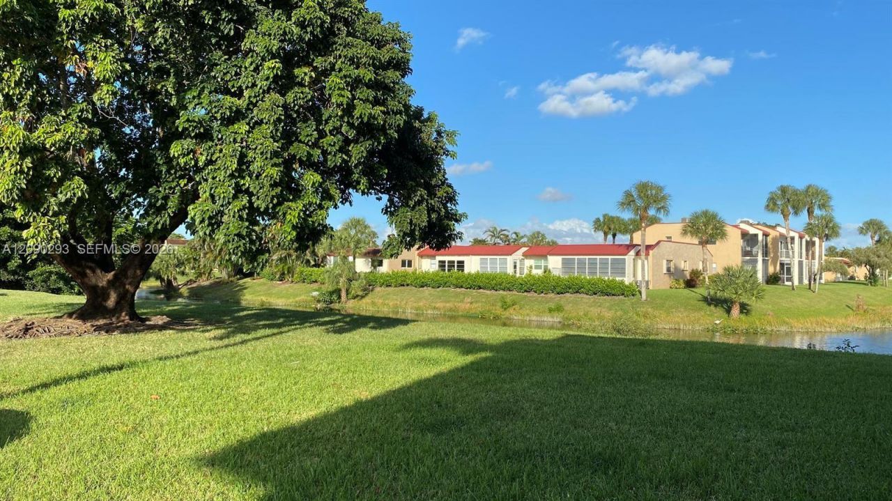 1566 Lake Crystal Dr, Unit E, West Palm Beach, FL 33411 Photo