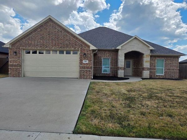 906 Stone Meadow Drive, Mabank, TX 75147