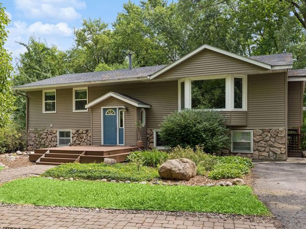 3260 Snelling Avenue N, Arden Hills, MN 55112
