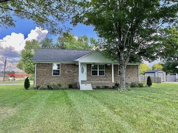 324 Debus St , Lawrenceburg, TN 38464