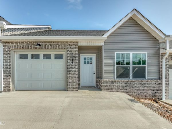 6018 Ashlynn Oaks Private Drive, Blountville, TN 37617