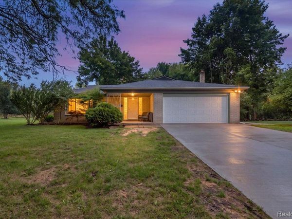 19230 Red Maple Court , Southfield, Mi 48076