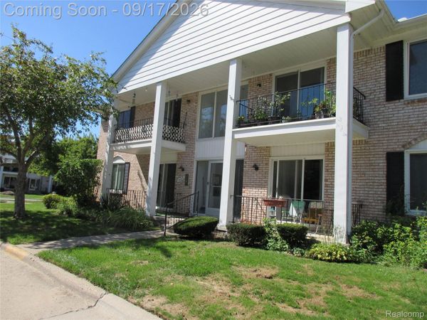14210 Camelot Drive, Unit 3, Sterling Heights, Mi 48312