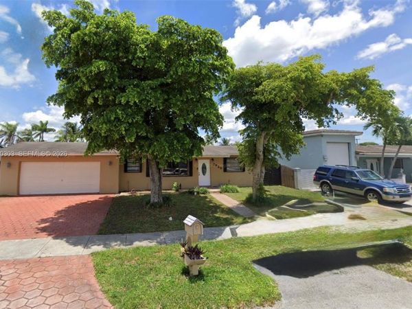 7925 NW 170th Ter , Hialeah, FL 33015
