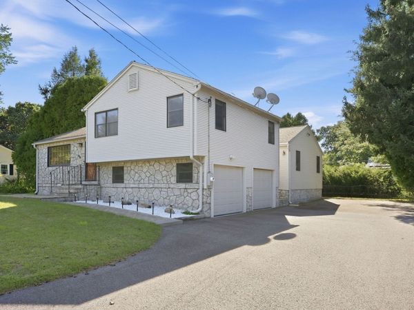 98 Meadowlark Dr, Longmeadow, MA 01106