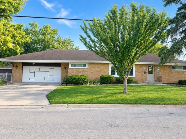 201 S Yale Avenue , Addison, IL 60101