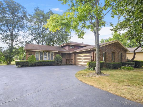 8540 Candlelight Drive E, Willow Springs, IL 60480