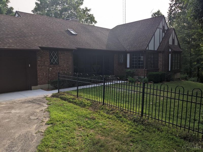 921 Katys Lane, Chester Township, OH 45177 Photo 2