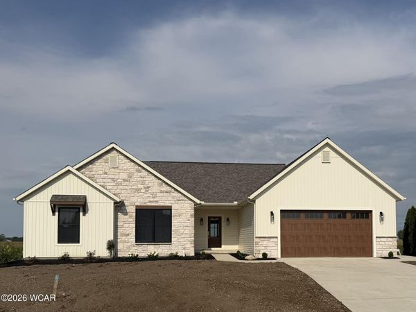 1909 Rosewood Drive, Wapakoneta, OH 45895
