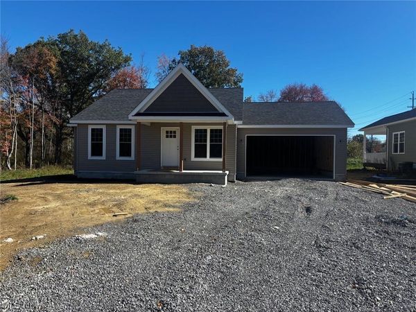 899 Dogwood Drive, Hubbard, OH 44425