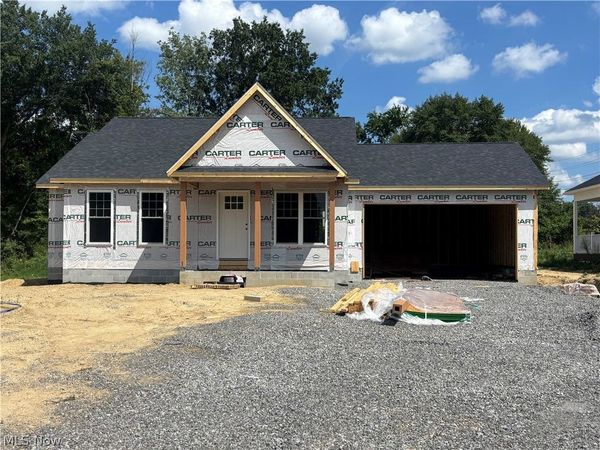 899 Dogwood Drive , Hubbard, OH 44425