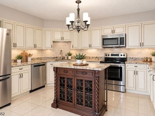 1328 Harmon Cove Tower, Secaucus, NJ 07094