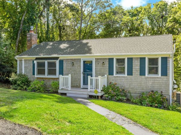 11 Warwick Way, Mashpee, MA 02649
