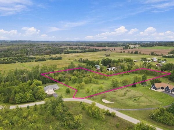 ERINWOOD ROAD, New London, WI 54961