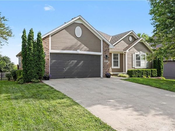 2240 SW Morris Drive, Lee's Summit, MO 64082