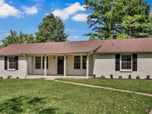 803 Laurel Dr , Clarksville, TN 37043
