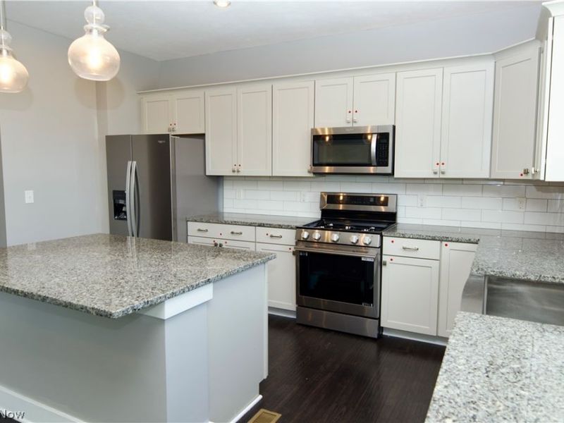 36392 Capri Lane, North Ridgeville, OH 44039 Photo 11