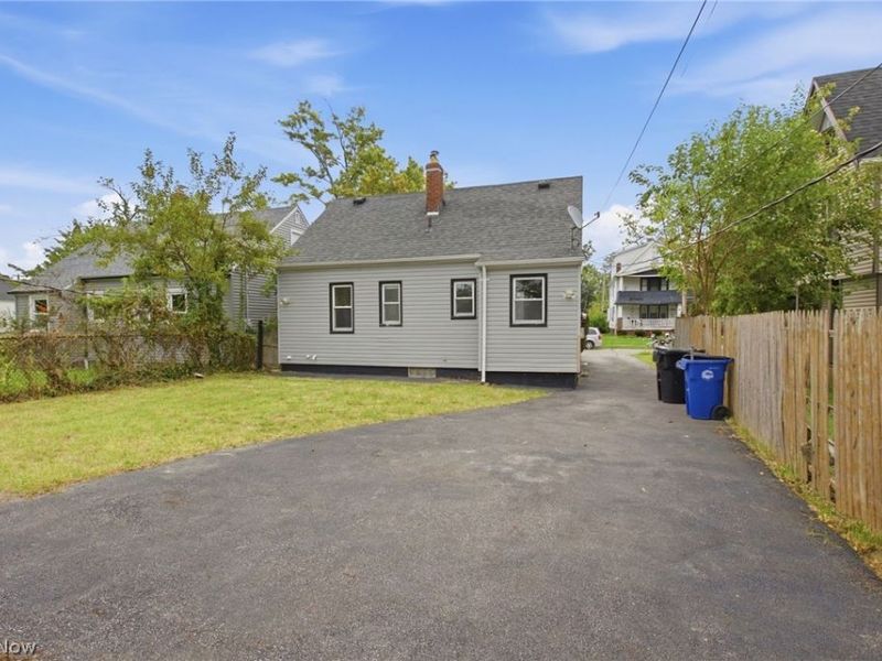 892 E 139th Street, Cleveland, OH 44110 Photo 3