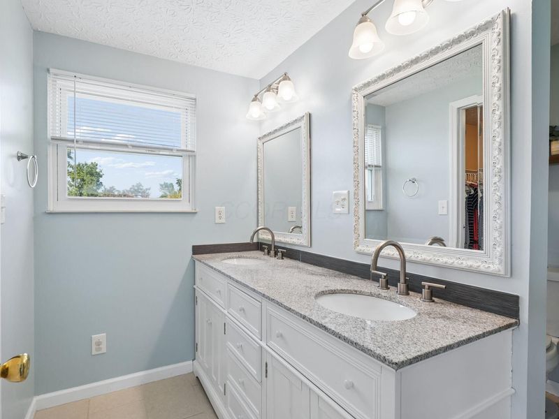 3794 Ravens Glen Drive, Columbus, OH 43221 Photo 12