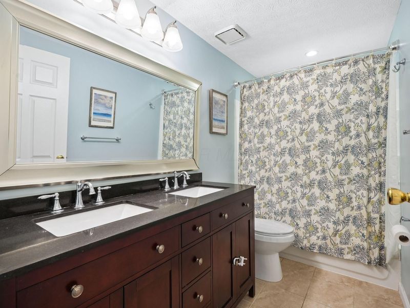 3794 Ravens Glen Drive, Columbus, OH 43221 Photo 14