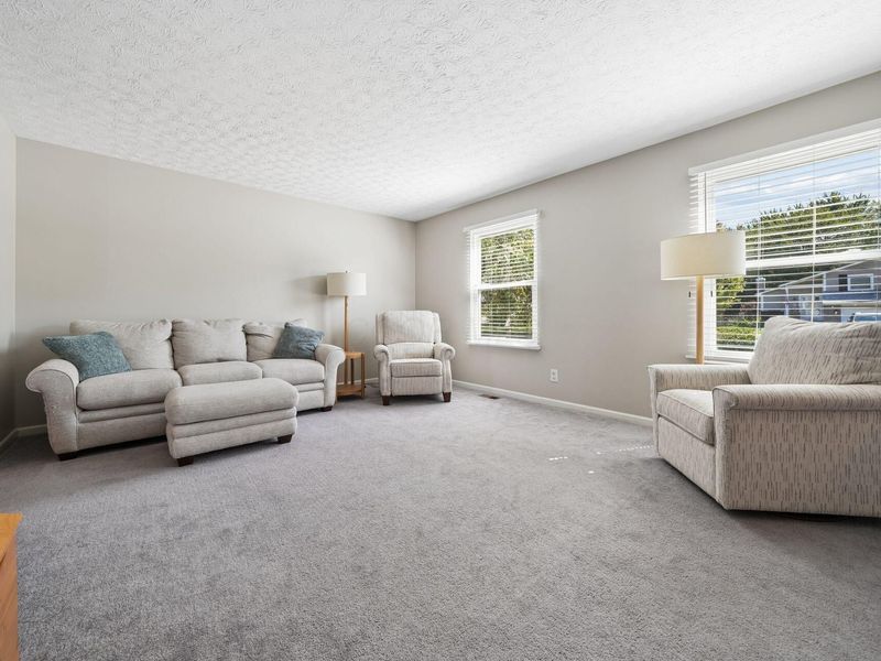 3794 Ravens Glen Drive, Columbus, OH 43221 Photo 4