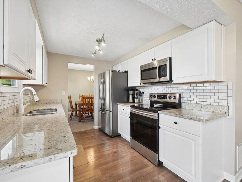 3794 Ravens Glen Drive, Columbus, OH 43221 Photo 7