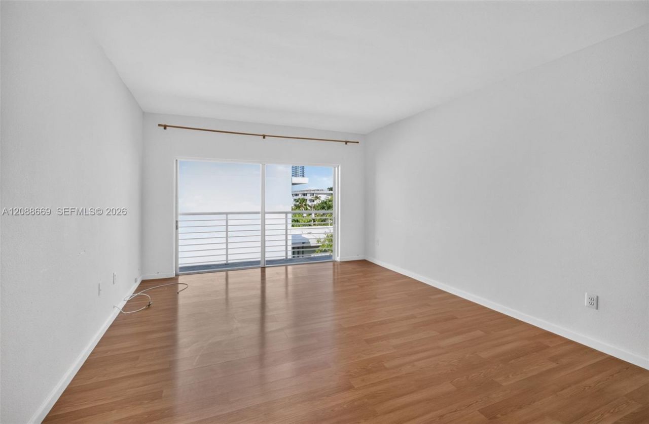 1880 S Treasure Dr, Unit 4M, North Bay Village, FL 33141 Photo