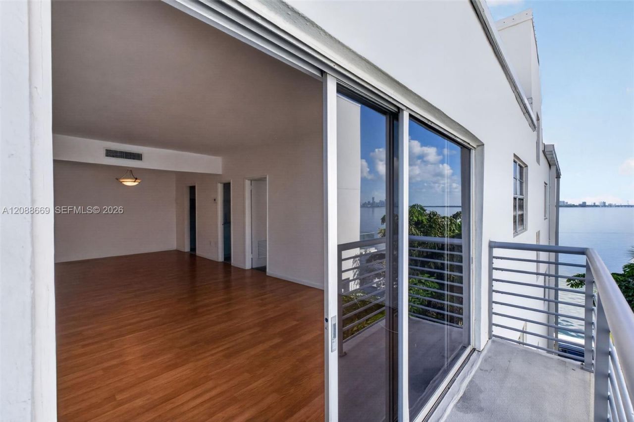 1880 S Treasure Dr, Unit 4M, North Bay Village, FL 33141 Photo