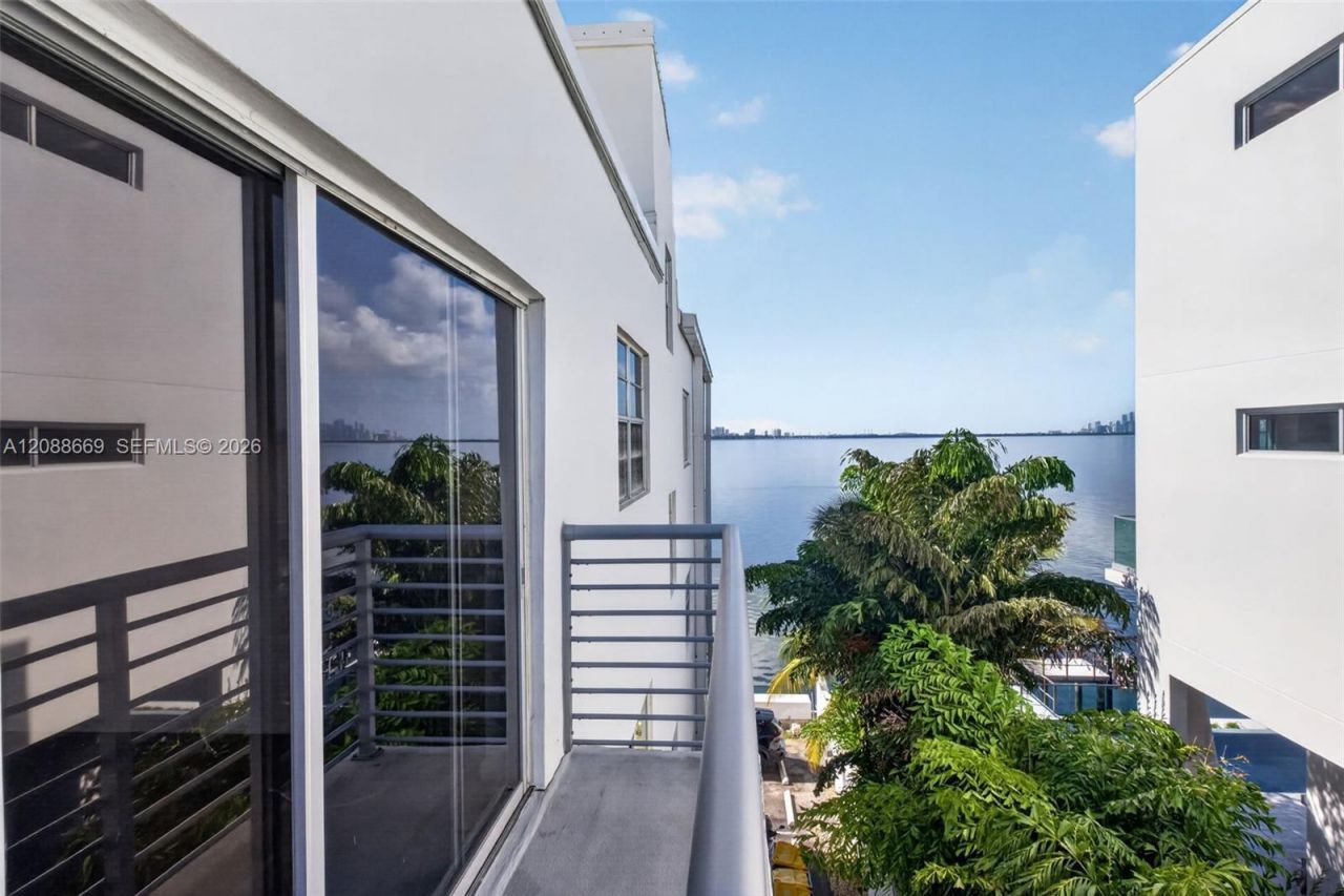 1880 S Treasure Dr, Unit 4M, North Bay Village, FL 33141 Photo