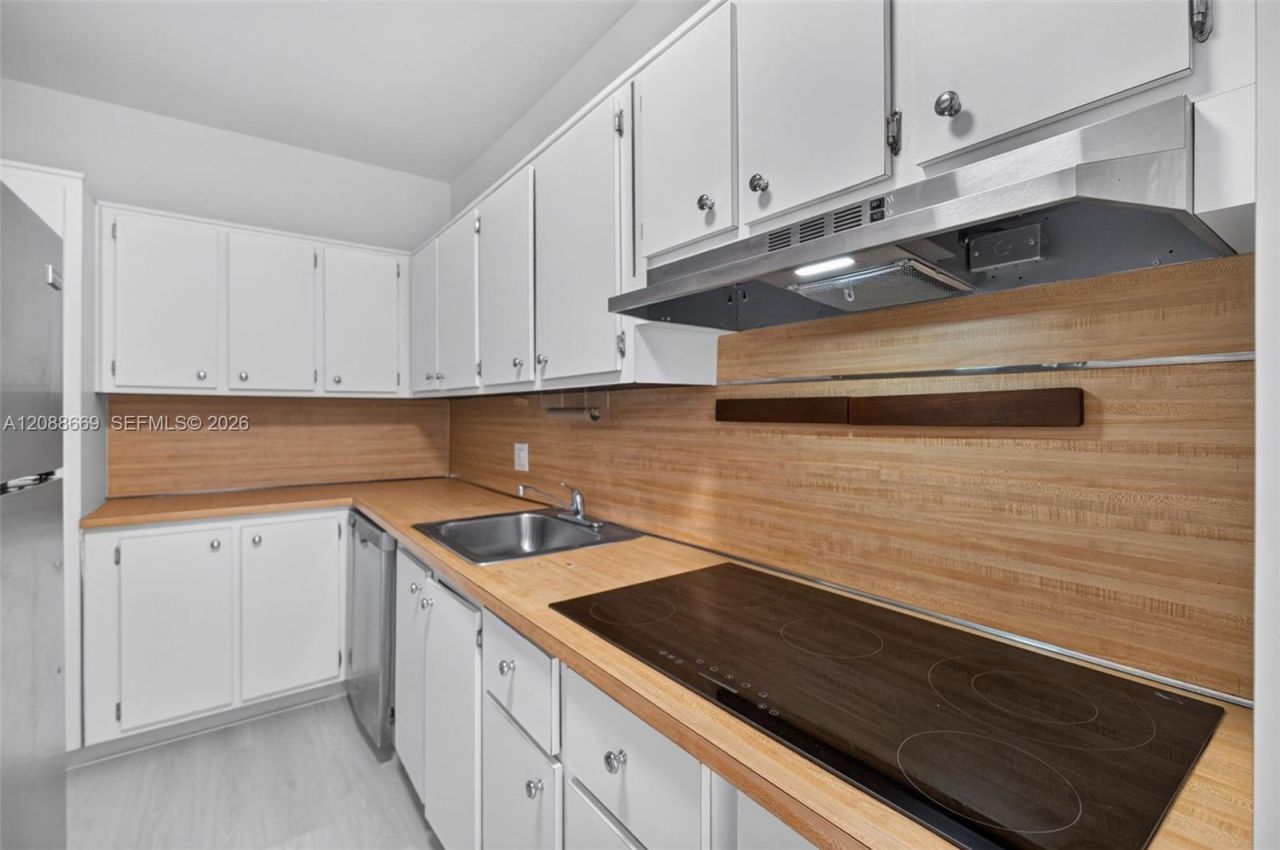 1880 S Treasure Dr, Unit 4M, North Bay Village, FL 33141 Photo