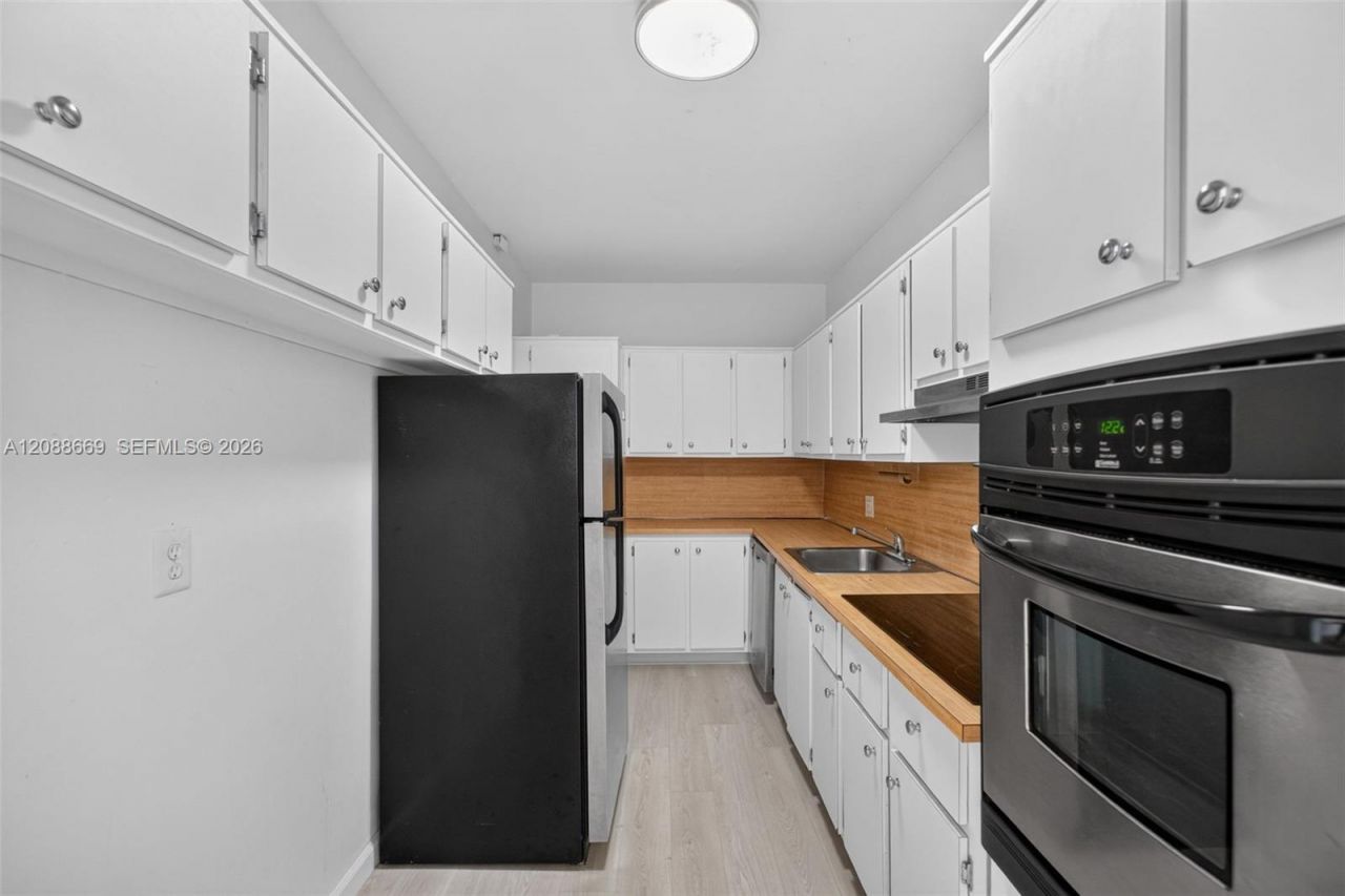 1880 S Treasure Dr, Unit 4M, North Bay Village, FL 33141 Photo