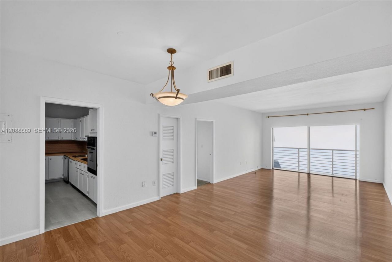1880 S Treasure Dr, Unit 4M, North Bay Village, FL 33141 Photo