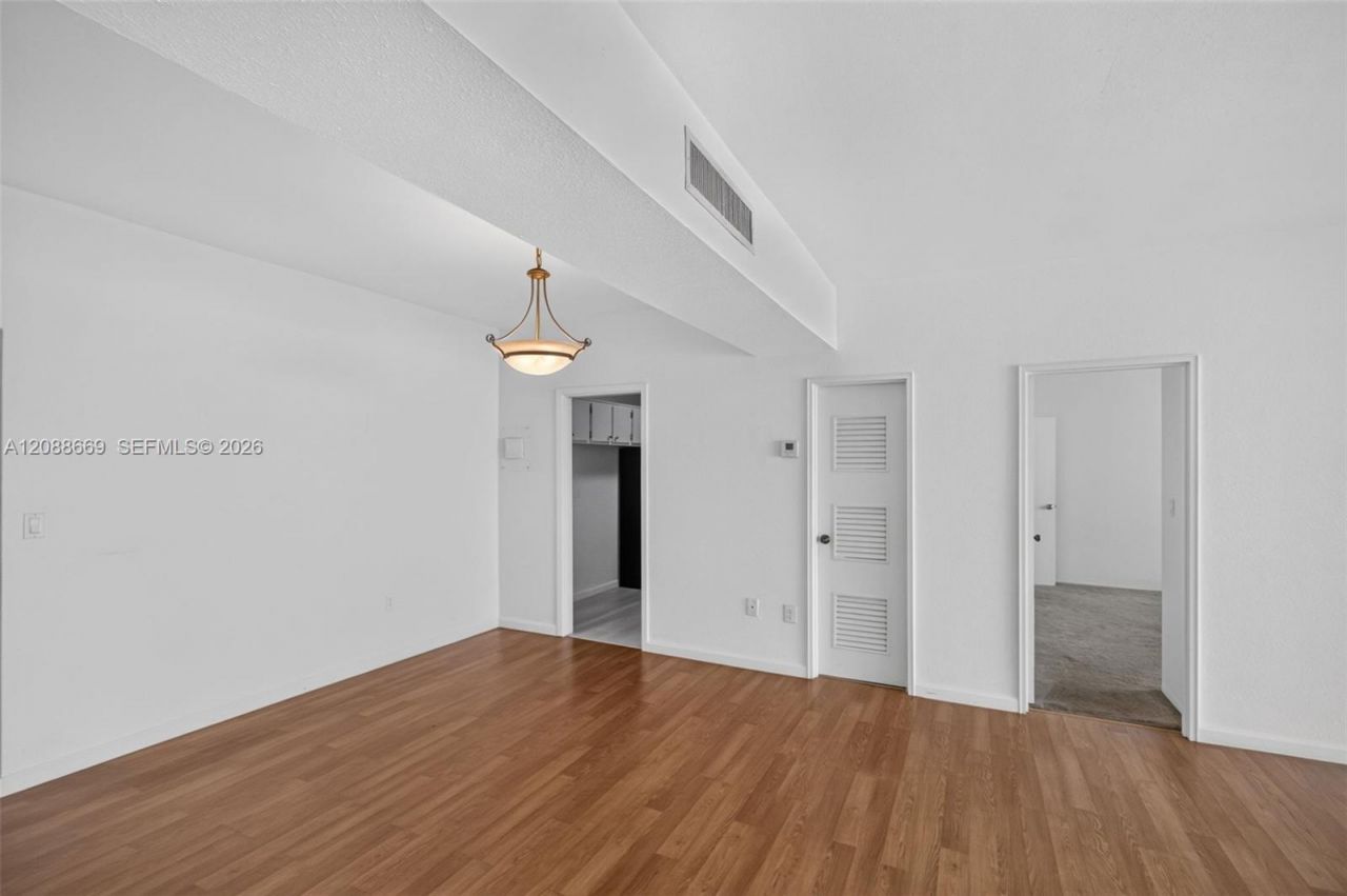 1880 S Treasure Dr, Unit 4M, North Bay Village, FL 33141 Photo