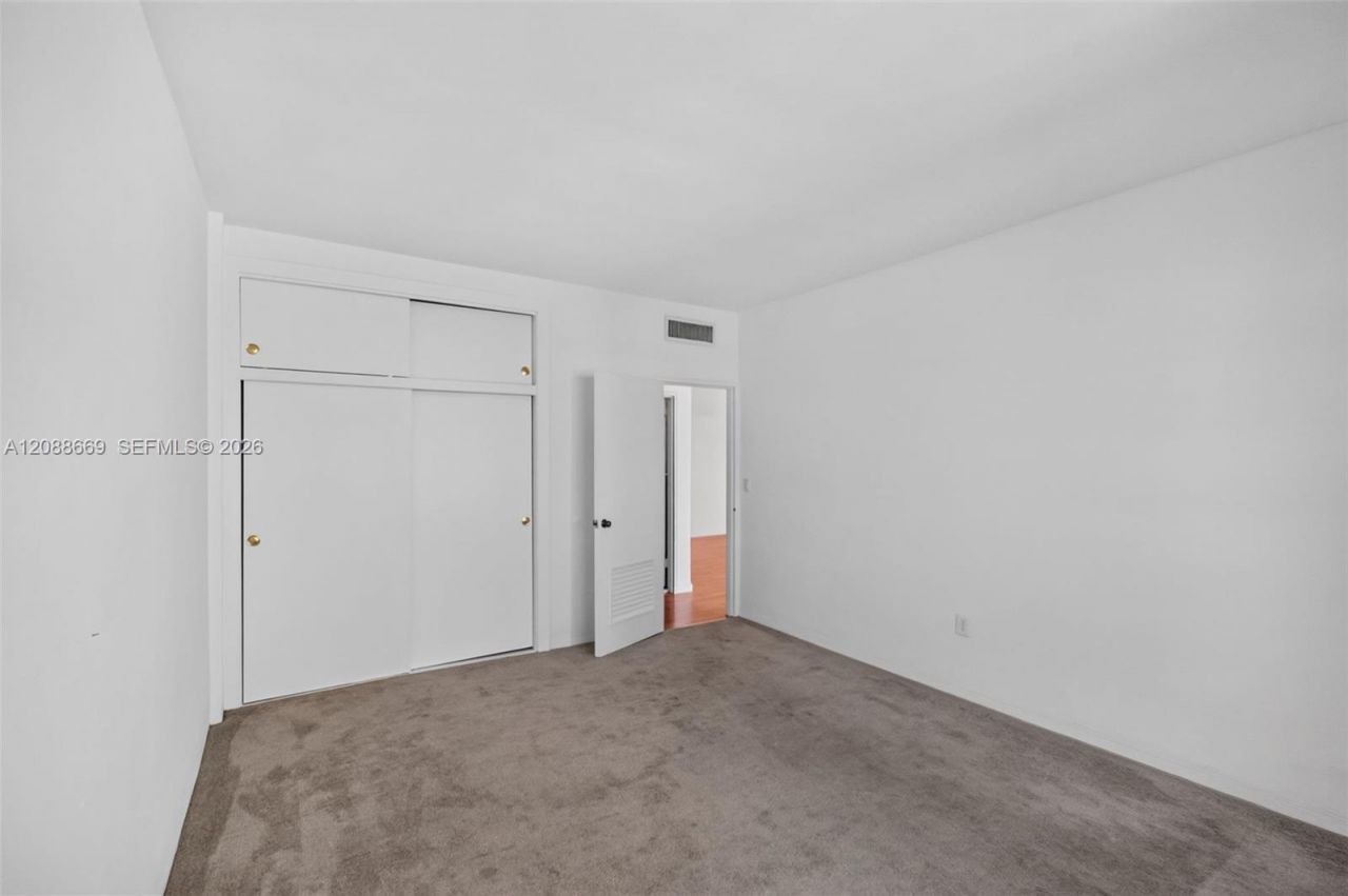 1880 S Treasure Dr, Unit 4M, North Bay Village, FL 33141 Photo