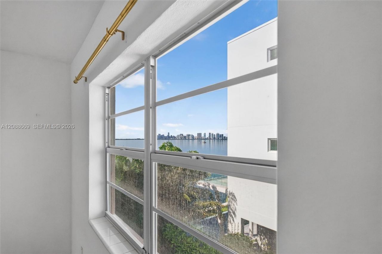 1880 S Treasure Dr, Unit 4M, North Bay Village, FL 33141 Photo