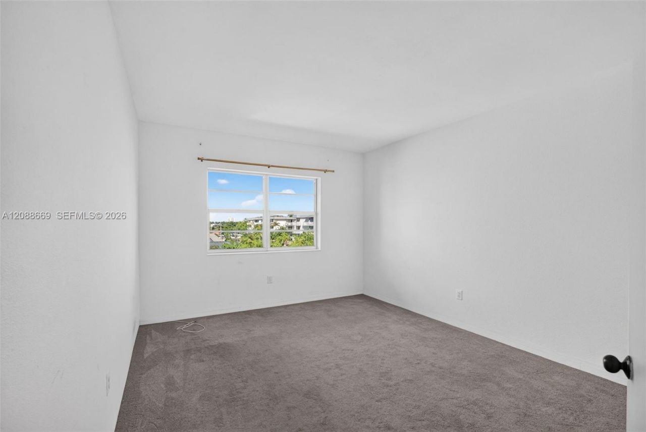 1880 S Treasure Dr, Unit 4M, North Bay Village, FL 33141 Photo