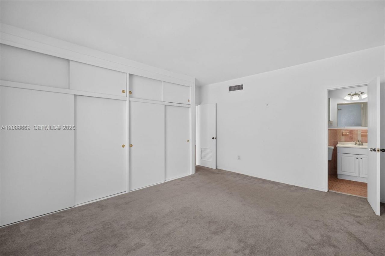 1880 S Treasure Dr, Unit 4M, North Bay Village, FL 33141 Photo