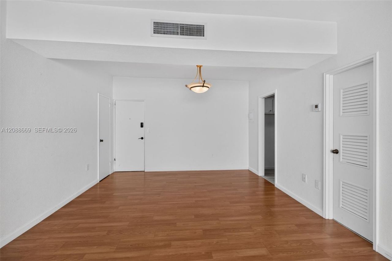 1880 S Treasure Dr, Unit 4M, North Bay Village, FL 33141 Photo