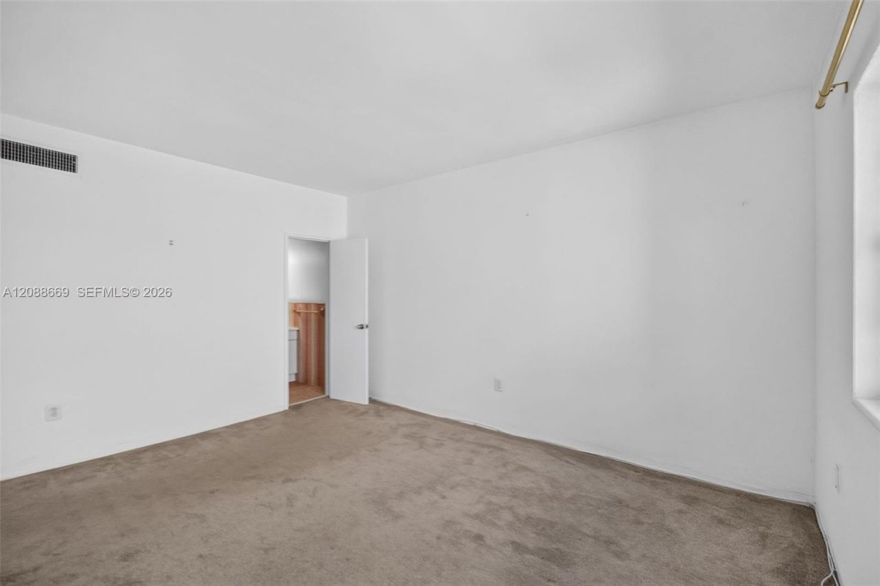 1880 S Treasure Dr, Unit 4M, North Bay Village, FL 33141 Photo