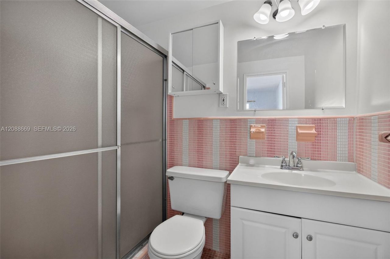 1880 S Treasure Dr, Unit 4M, North Bay Village, FL 33141 Photo