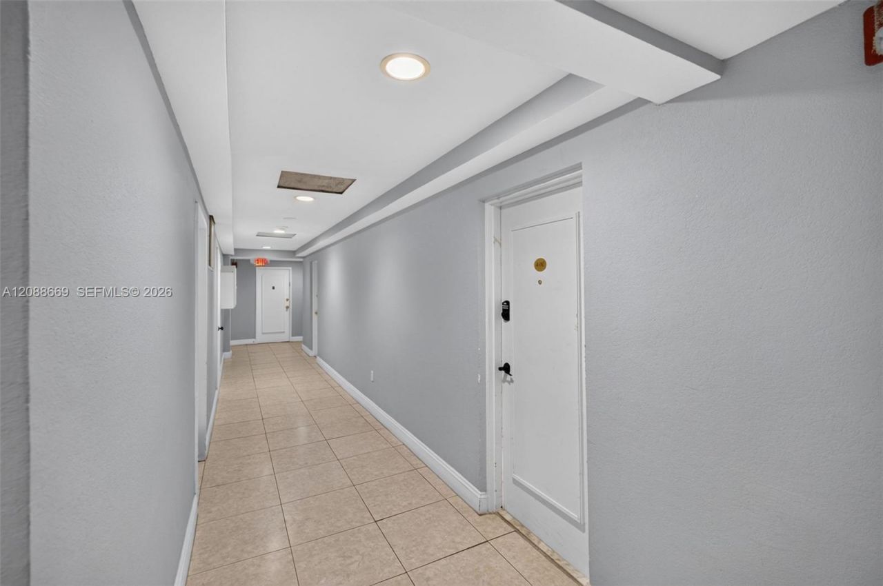 1880 S Treasure Dr, Unit 4M, North Bay Village, FL 33141 Photo