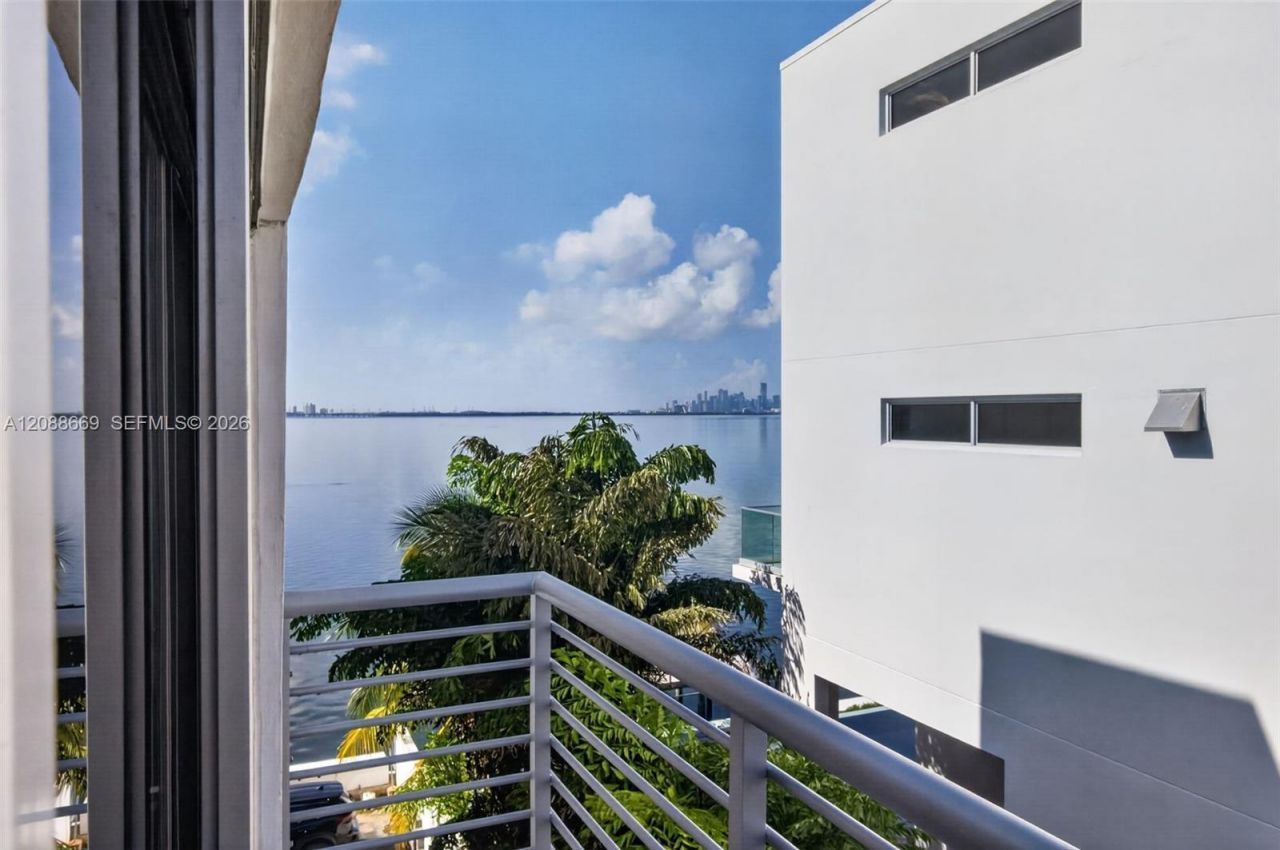 1880 S Treasure Dr, Unit 4M, North Bay Village, FL 33141 Photo