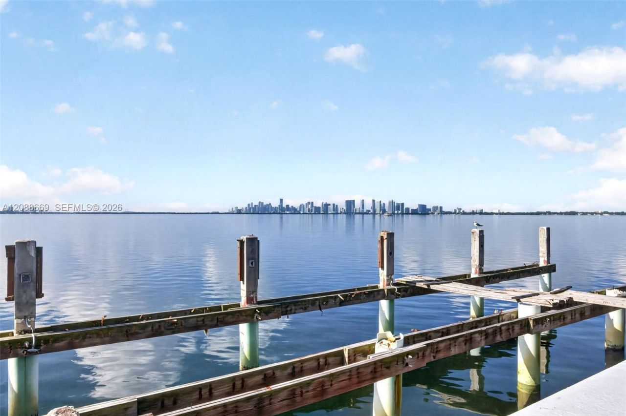 1880 S Treasure Dr, Unit 4M, North Bay Village, FL 33141 Photo